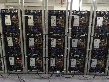 نمایشگر رنگ کامل Fine Pitch Led صفحه نمایش P1.875 با وضوح استاندارد وزن سبک در محیط داخلی