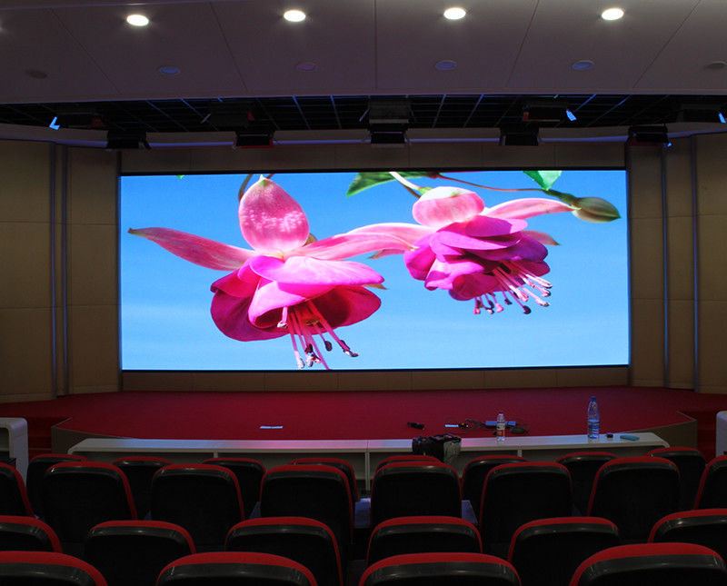 P4 LED صفحه نمایش فیلم دیواری 256 * 128 اندازه ماژول 3840Hz نرخ تازه سازی